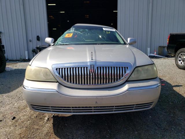 1LNHM81W13Y606661 - 2003 LINCOLN TOWN CAR EXECUTIVE SILVER photo 5
