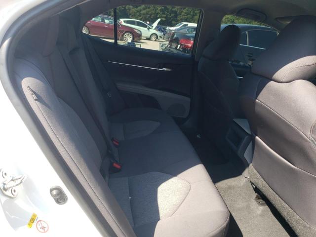 4T1B11HK7JU023654 - 2018 TOYOTA CAMRY L WHITE photo 10