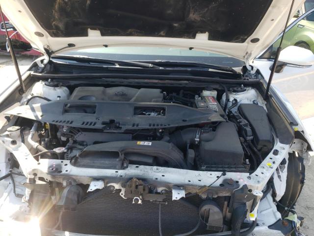 4T1B11HK7JU023654 - 2018 TOYOTA CAMRY L WHITE photo 11