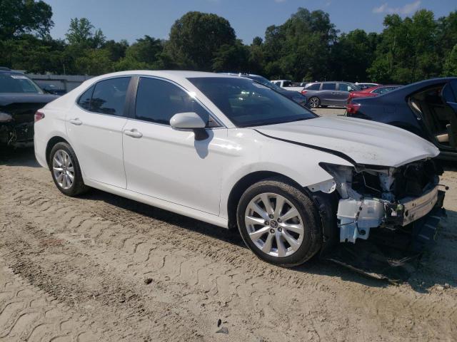 4T1B11HK7JU023654 - 2018 TOYOTA CAMRY L WHITE photo 4