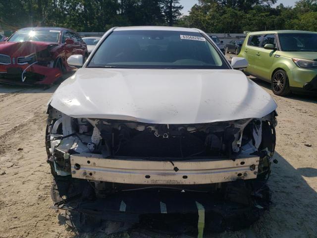 4T1B11HK7JU023654 - 2018 TOYOTA CAMRY L WHITE photo 5