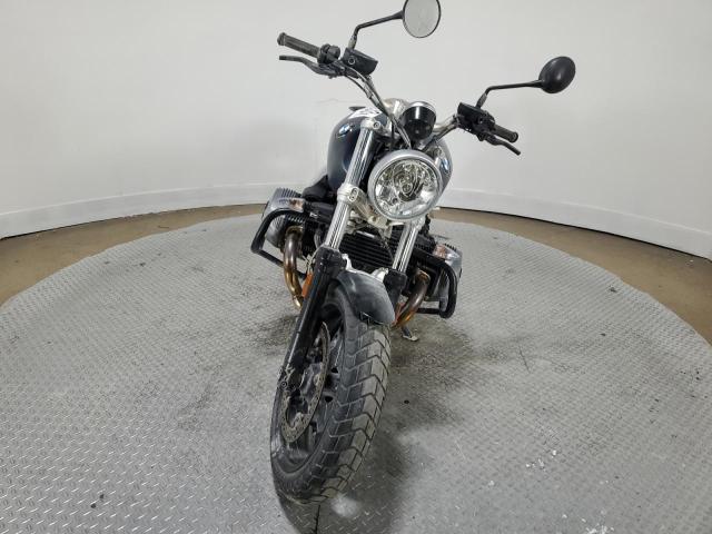 WB10J3308KZ794803 - 2019 BMW R NINE T SCRAMBLER GRAY photo 2