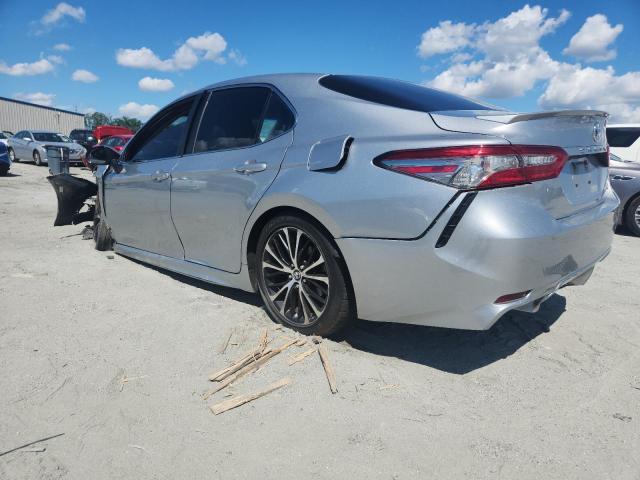 4T1B11HK2JU088332 - 2018 TOYOTA CAMRY L GRAY photo 2