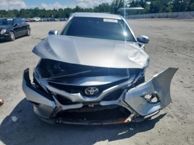 4T1B11HK2JU088332 - 2018 TOYOTA CAMRY L GRAY photo 5