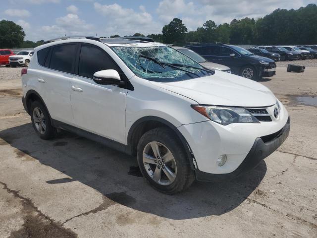 2T3WFREV3FW162274 - 2015 TOYOTA RAV4 XLE WHITE photo 4