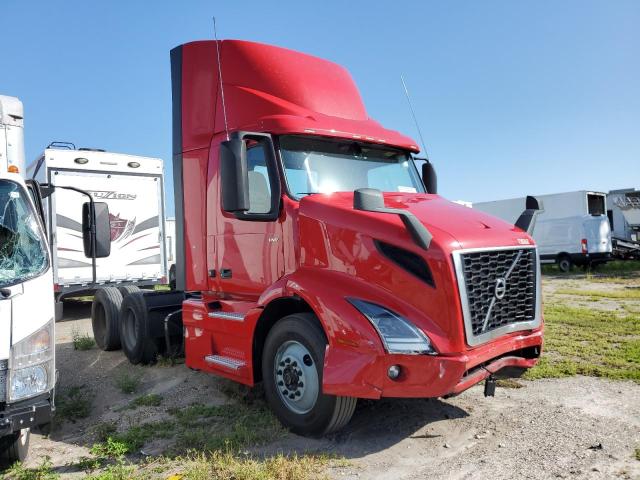 4V4WC9EG8LN239531 - 2020 VOLVO VNR RED photo 1