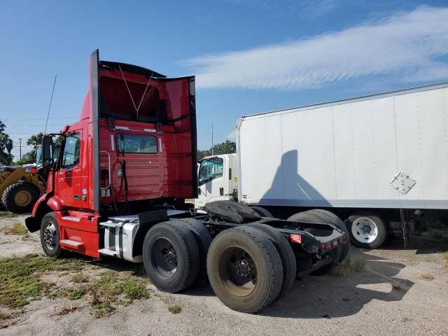 4V4WC9EG8LN239531 - 2020 VOLVO VNR RED photo 3