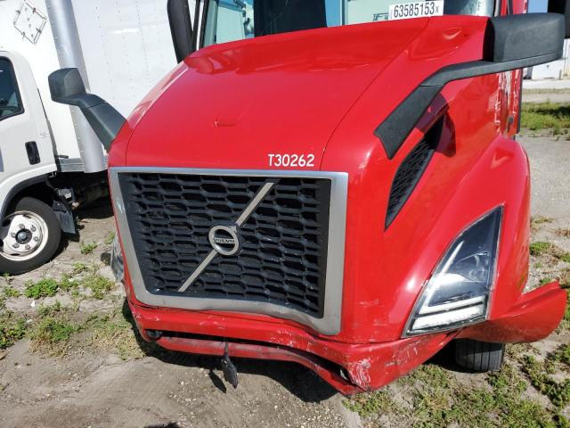 4V4WC9EG8LN239531 - 2020 VOLVO VNR RED photo 9