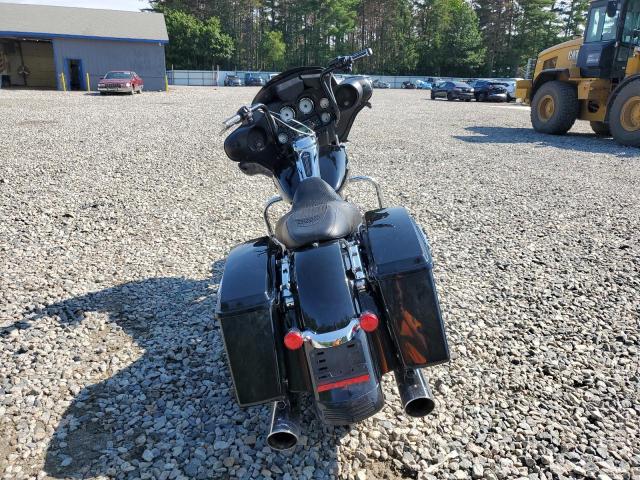 1HD1KB419BB661111 - 2011 HARLEY-DAVIDSON FLHX BLACK photo 4