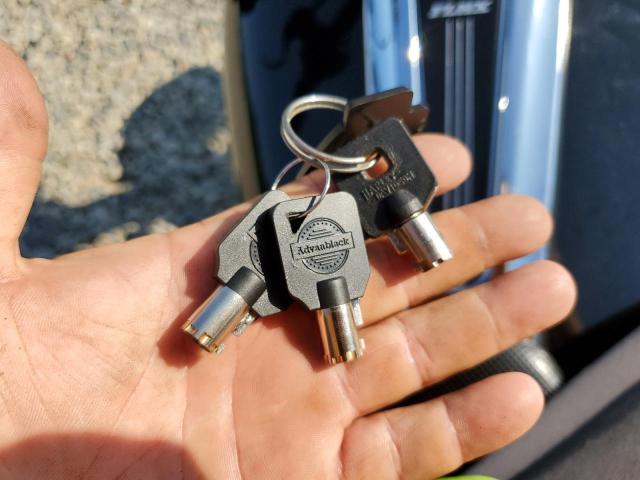 1HD1KB419BB661111 - 2011 HARLEY-DAVIDSON FLHX BLACK photo 8