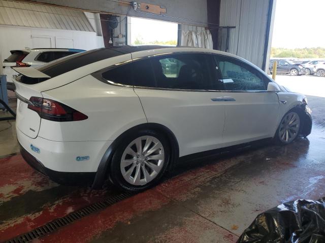 5YJXCAE20JF100088 - 2018 TESLA MODEL X WHITE photo 3