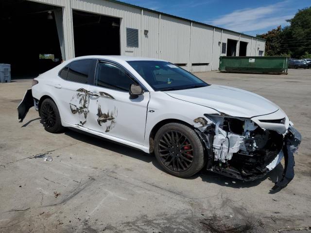 4T1G11AK6PU821328 - 2023 TOYOTA CAMRY SE NIGHT SHADE WHITE photo 4