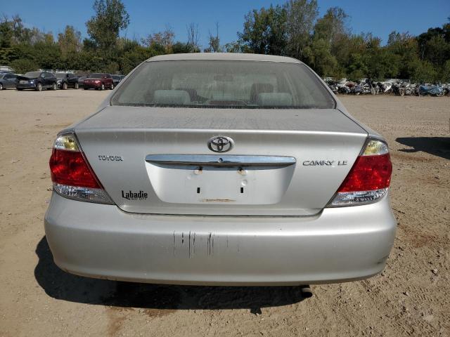 4T1BE32K45U398495 - 2005 TOYOTA CAMRY LE SILVER photo 11