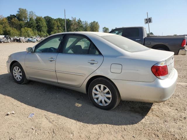4T1BE32K45U398495 - 2005 TOYOTA CAMRY LE SILVER photo 4