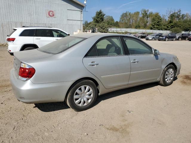 4T1BE32K45U398495 - 2005 TOYOTA CAMRY LE SILVER photo 5