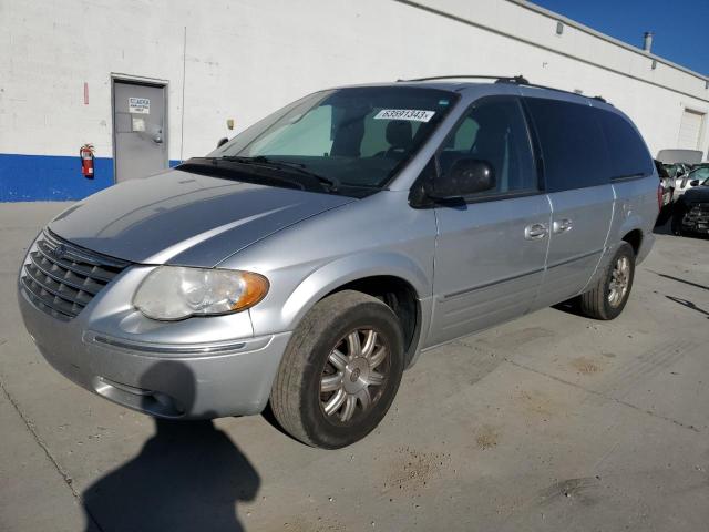 2C4GP54L55R123334 - 2005 CHRYSLER TOWN & COU TOURING SILVER photo 1