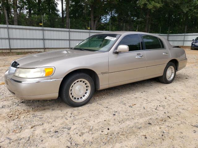 1LNHM81WX1Y676639 - 2001 LINCOLN TOWN CAR EXECUTIVE SILVER photo 1