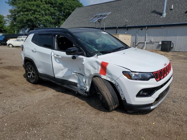 3C4NJDCN6RT148168 - 2024 JEEP COMPASS LIMITED WHITE photo 4