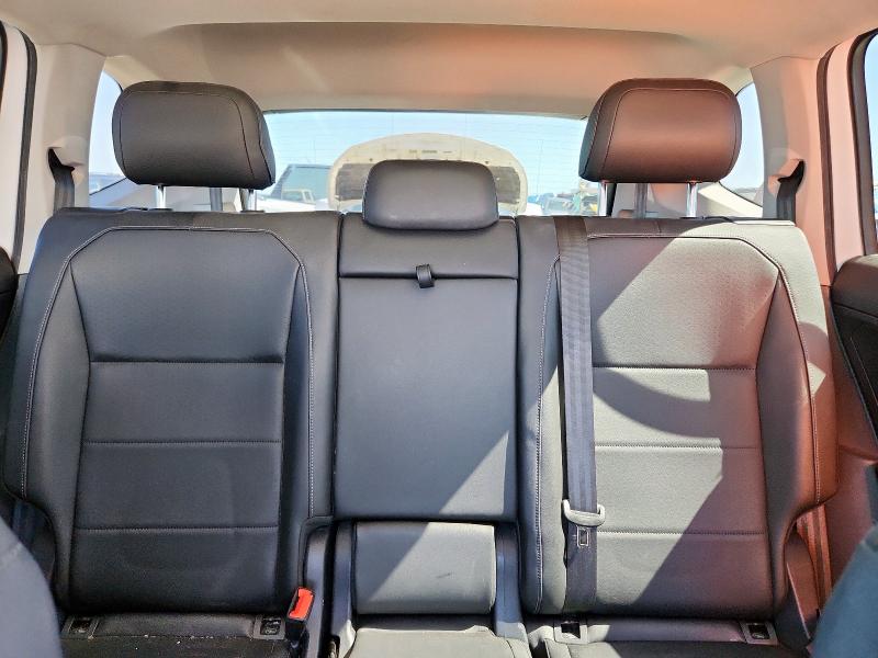 3VV3B7AX5JM186484 - 2018 VOLKSWAGEN TIGUAN SE Weiß Foto 10