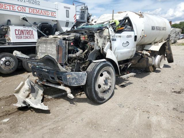 3FDPF7561YMA37517 - 2000 FORD F750 SUPER DUTY WHITE photo 2