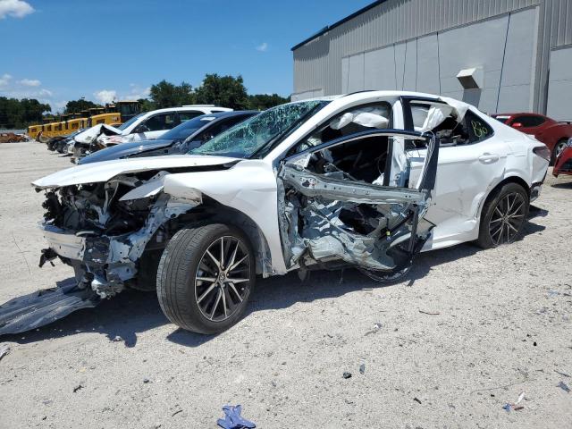 4T1G11AK0RU864257 - 2024 TOYOTA CAMRY SE NIGHT SHADE WHITE photo 1