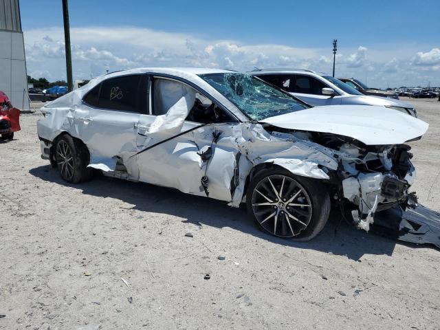 4T1G11AK0RU864257 - 2024 TOYOTA CAMRY SE NIGHT SHADE WHITE photo 4