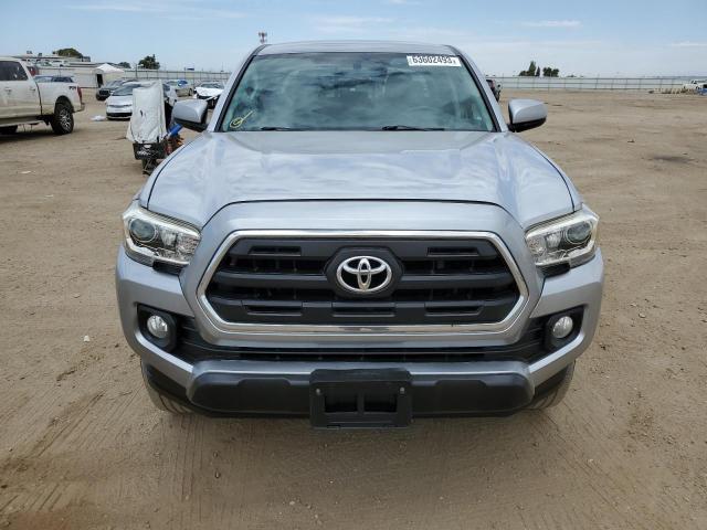 3TMAZ5CNXHM038889 - 2017 TOYOTA TACOMA DOUBLE CAB 银色 照片 5