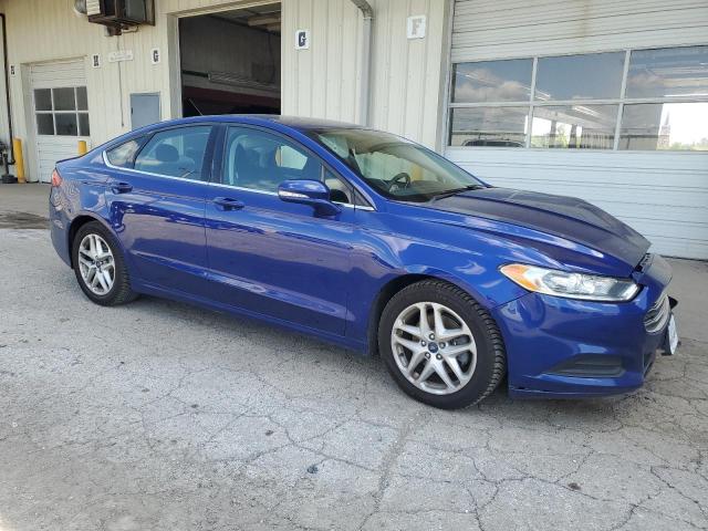 3FA6P0HD1FR167656 - 2015 FORD FUSION SE BLUE photo 4