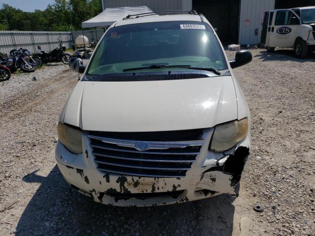 2C4GP54L25R316816 - 2005 CHRYSLER TOWN & COU TOURING 白色 照片 5