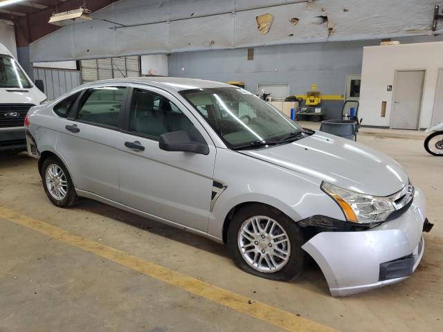 1FAHP35N98W184583 - 2008 FORD FOCUS SE SILVER photo 4