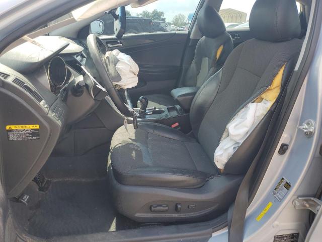 5NPEC4AC2DH668601 - 2013 HYUNDAI SONATA SE SILVER photo 7