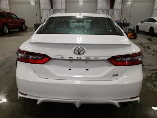 4T1S11AK6PU148213 - 2023 TOYOTA CAMRY SE NIGHT SHADE WHITE photo 6