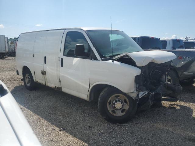 1GCWGFCA6E1151312 - 2014 CHEVROLET EXPRESS G2 WHITE photo 4