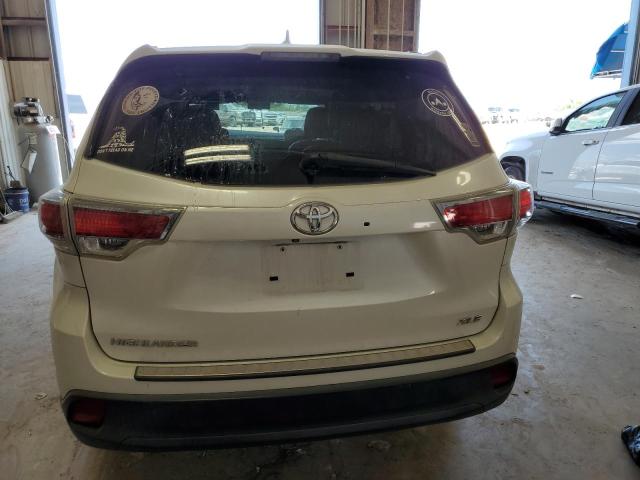 5TDKKRFH3FS046058 - 2015 TOYOTA HIGHLANDER XLE WHITE photo 6