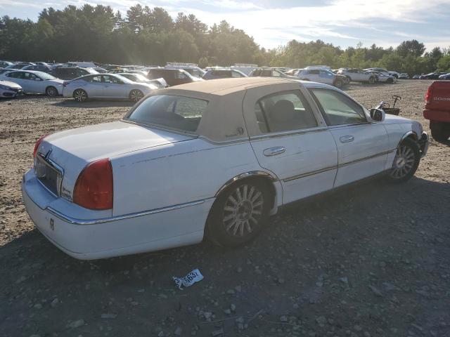 1LNHM82W43Y701164 - 2003 LINCOLN TOWN CAR SIGNATURE WHITE photo 3