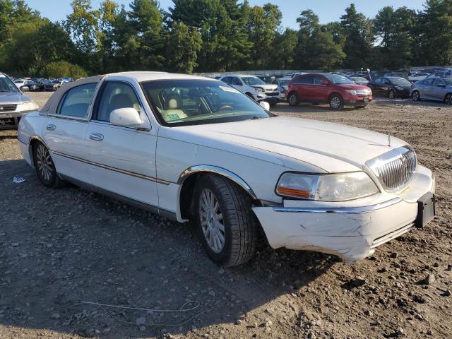 1LNHM82W43Y701164 - 2003 LINCOLN TOWN CAR SIGNATURE WHITE photo 4