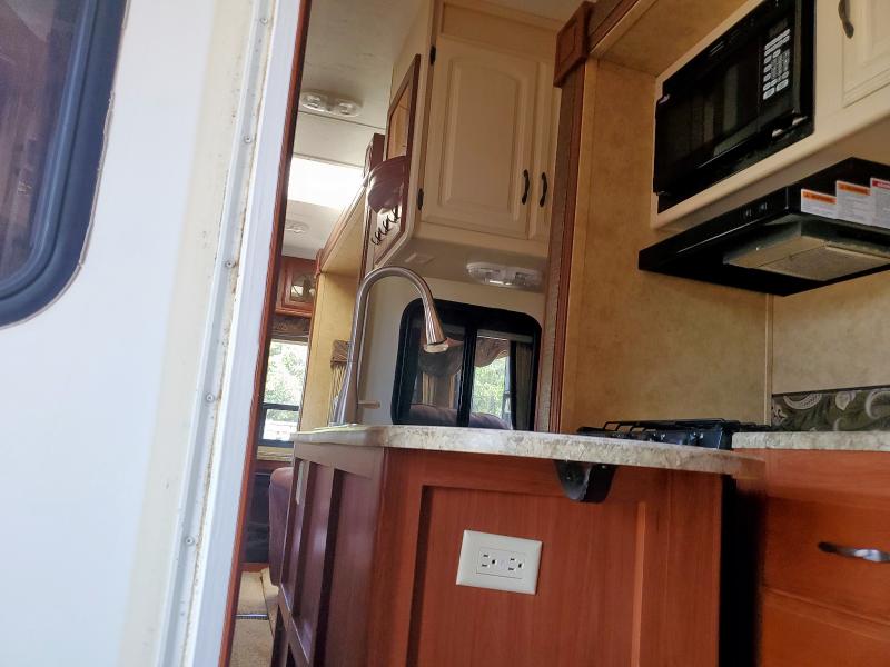 4YDF32523BF630096 - 2011 OUTB TRAVEL TRL TWO TONE photo 6