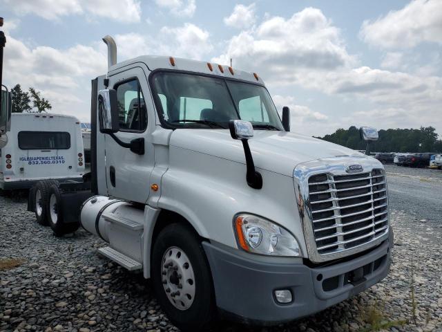 2016 FREIGHTLINER CASCADIA 1, null