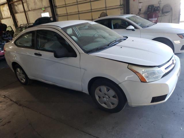 1FAHP32N18W256946 - 2008 FORD FOCUS S/SE WHITE photo 4