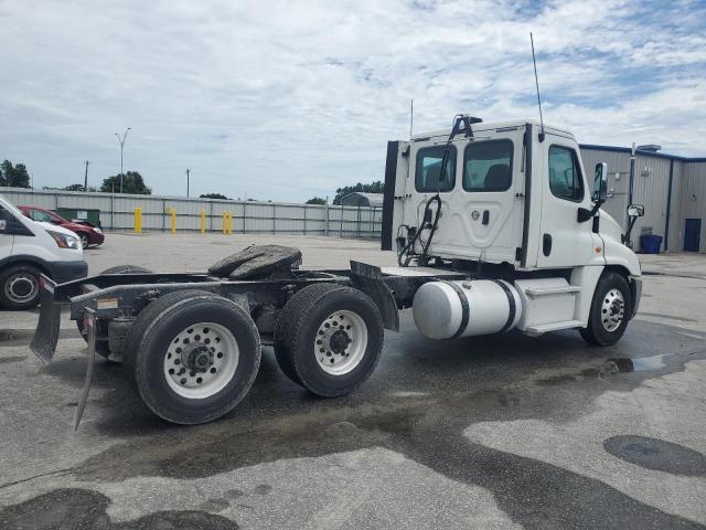 1FUGGEDV6JLHB4056 - 2018 FREIGHTLINER CASCADIA 1 თეთრი ფოტო 4