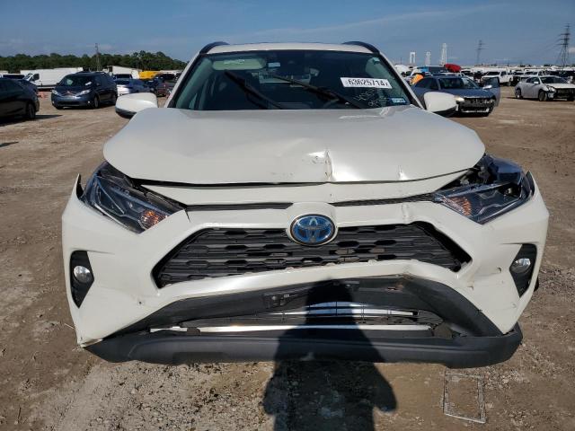 4T3B6RFV6MU019958 - 2021 TOYOTA RAV4 XLE PREMIUM WHITE photo 5