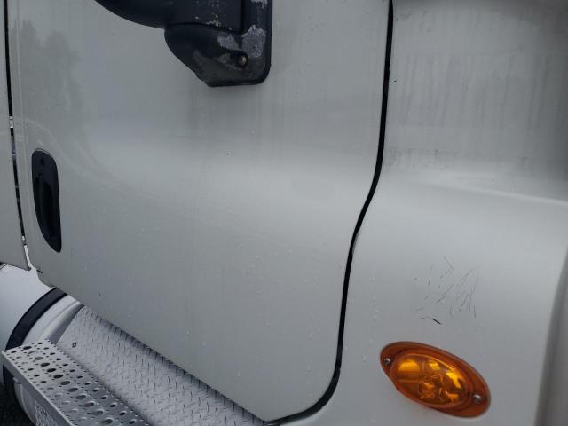 1FUGGEDV6KLHB4155 - 2019 FREIGHTLINER CASCADIA 1 WHITE photo 9