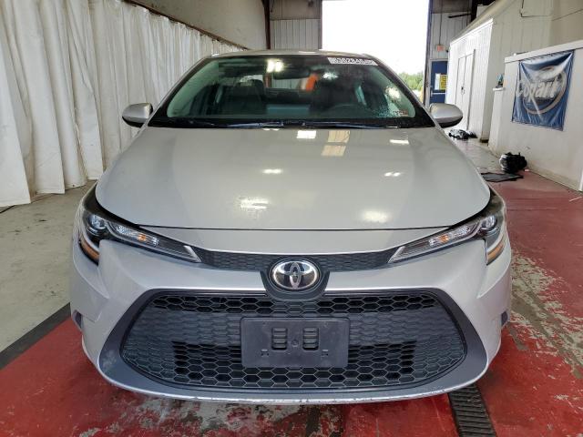 5YFEPMAE8NP336494 - 2022 TOYOTA COROLLA LE SILVER photo 5