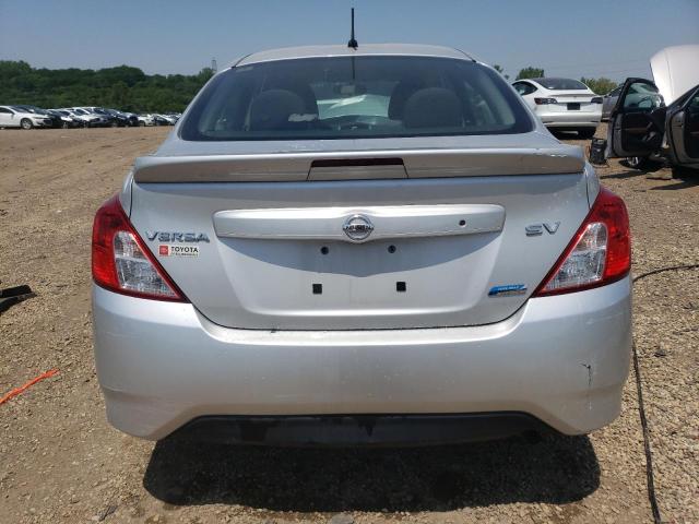 3N1CN7AP1GL841229 - 2016 NISSAN VERSA S SILVER photo 6