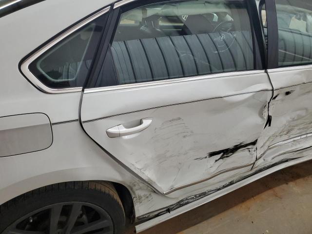 1VWDT7A39HC046864 - 2017 VOLKSWAGEN PASSAT R-LINE Weiß Foto 10