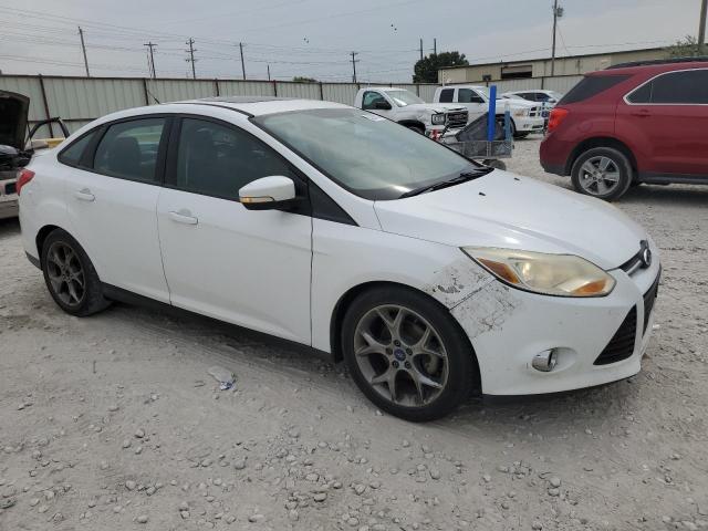 1FADP3F2XEL455523 - 2014 FORD FOCUS SE WHITE photo 4