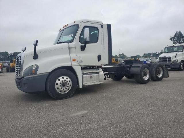 1FUGGEDV3KLHB4162 - 2019 FREIGHTLINER CASCADIA 1 Սպիտակ լուսանկար 2