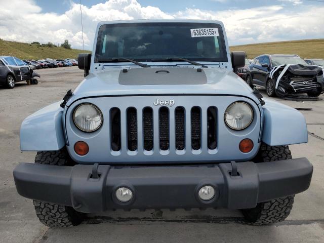 1C4HJWEG3CL150258 - 2012 JEEP WRANGLER U SAHARA أزرق صورة 5