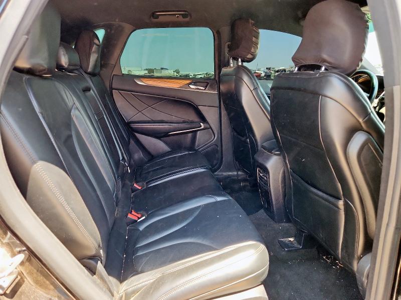 5LMCJ2C98GUJ27364 - 2016 LINCOLN MKC SELECT შავი ფოტო 11