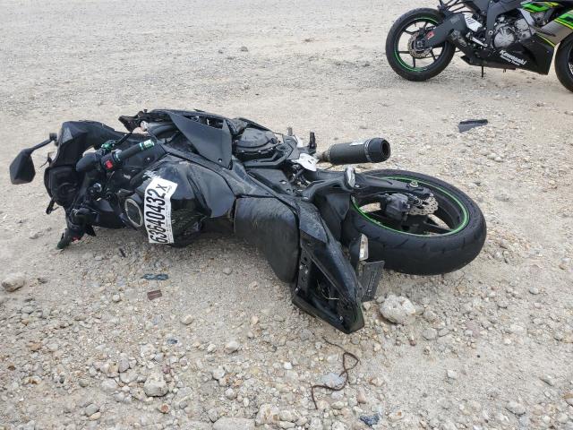 JKAEXEJ15KDA03121 - 2019 KAWASAKI EX650 J შავი ფოტო 3